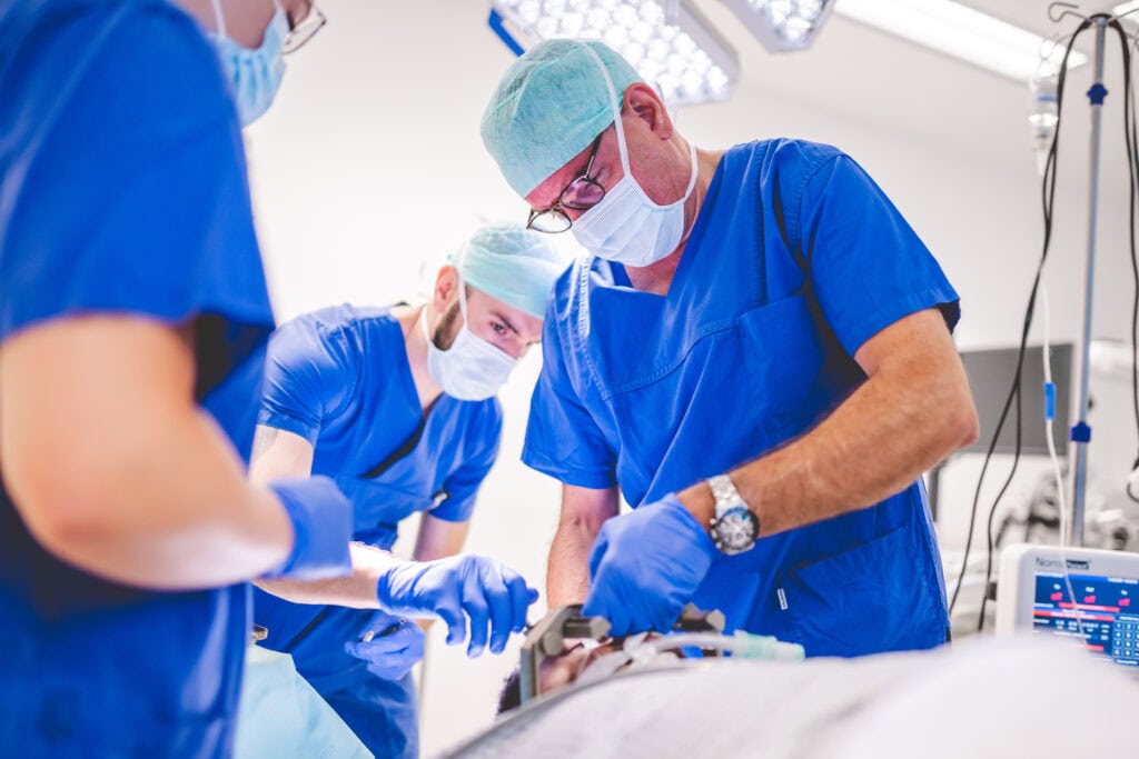 Zentrum für Funktionelle Neurochirurgie - Ärzte im OP