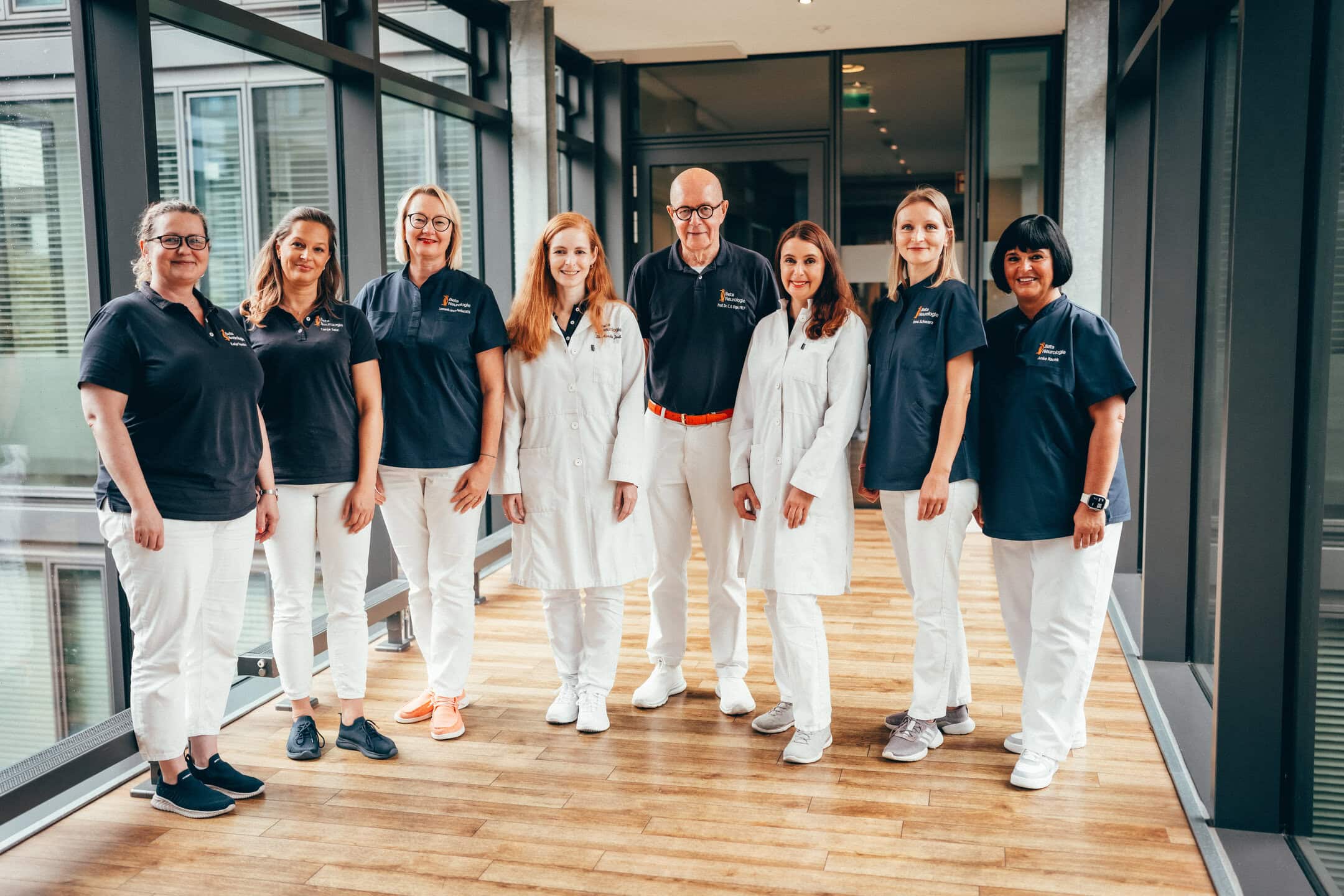 Team der Neurologie an der Beta Klinik Bonn mit Prof. Elger in der Mitte